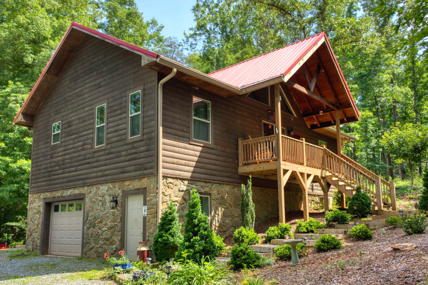 MLS #  4387731 | 3.09 acres | Cabin w/barn and fencing in gated Hearthstone Ridge