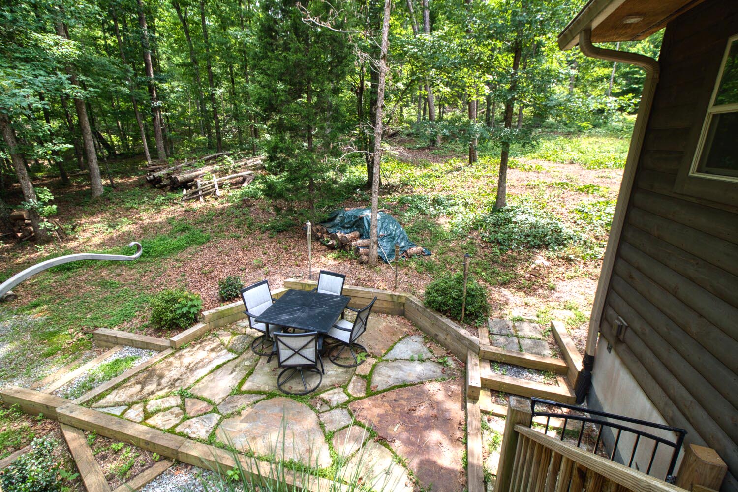 MLS #  4387731 | 3.09 acres | Cabin w/barn and fencing in gated Hearthstone Ridge