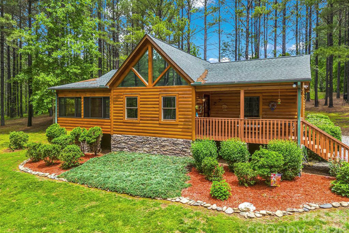 MLS #4353657 Cabin on 1.59 acres in Union Mills, NC