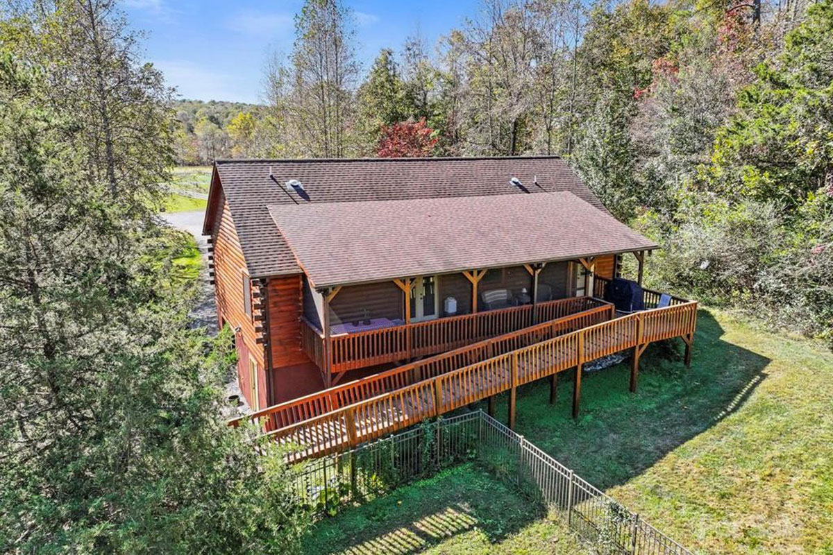 MLS # 4312668 | 8.00 acres | Cabin w/barn and fencing in gated Hearthstone Ridge