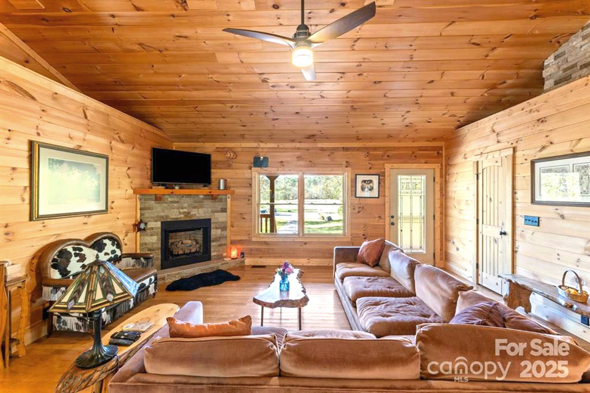 MLS # 4312668 | 8.00 acres | Cabin w/barn and fencing in gated Hearthstone Ridge