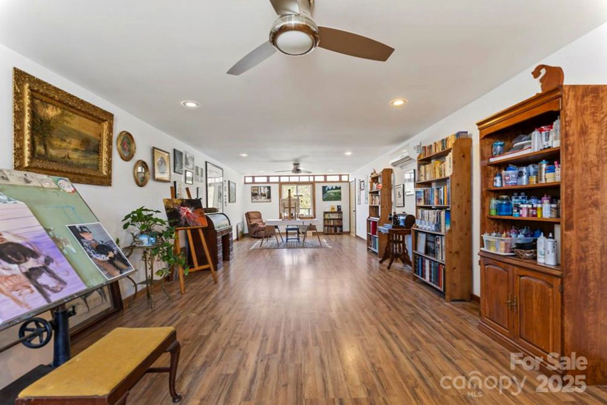 MLS # 4312668 | 8.00 acres | Cabin w/barn and fencing in gated Hearthstone Ridge