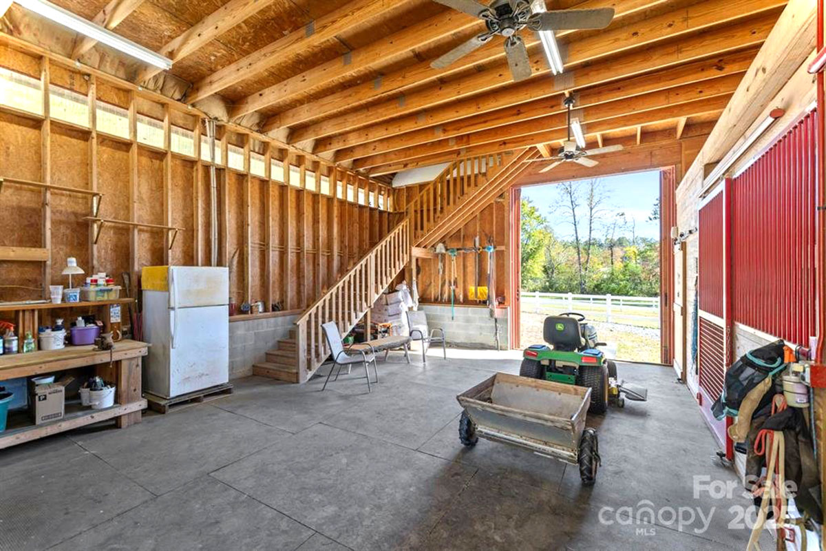 MLS # 4312668 | 8.00 acres | Cabin w/barn and fencing in gated Hearthstone Ridge