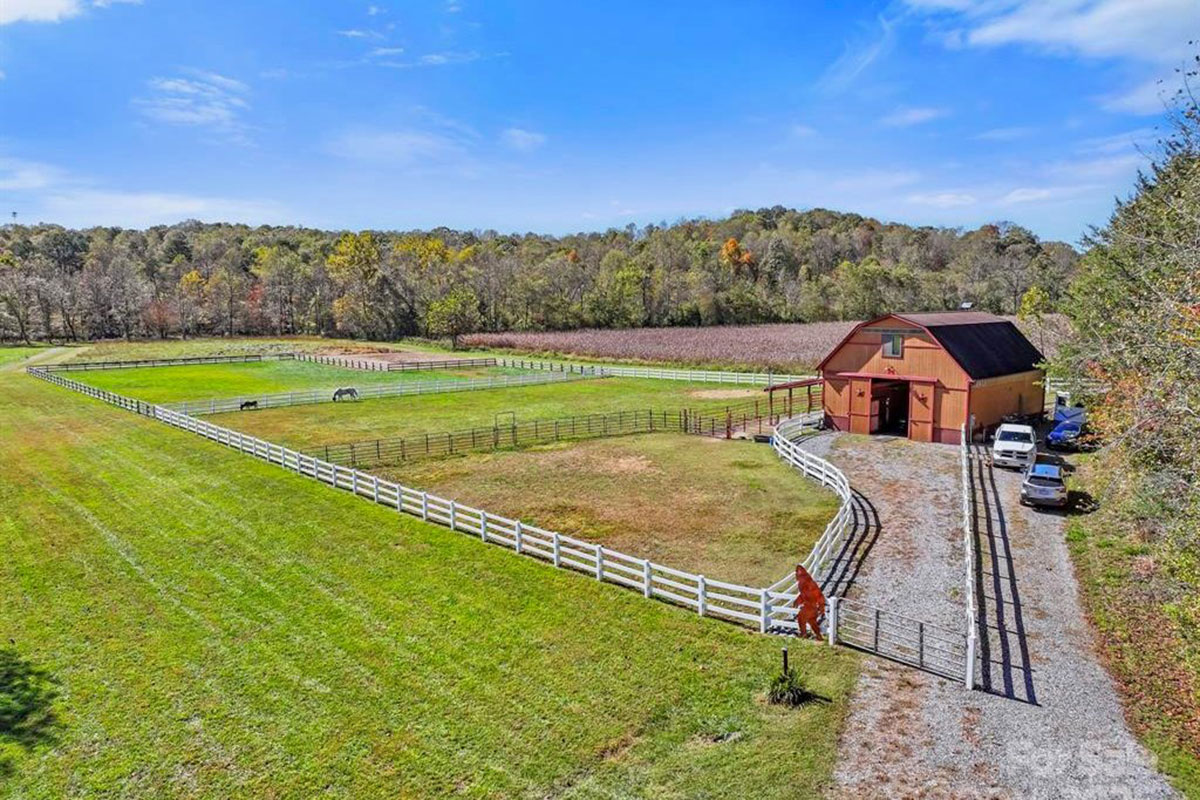 MLS # 4312668 | 8.00 acres | Cabin w/barn and fencing in gated Hearthstone Ridge
