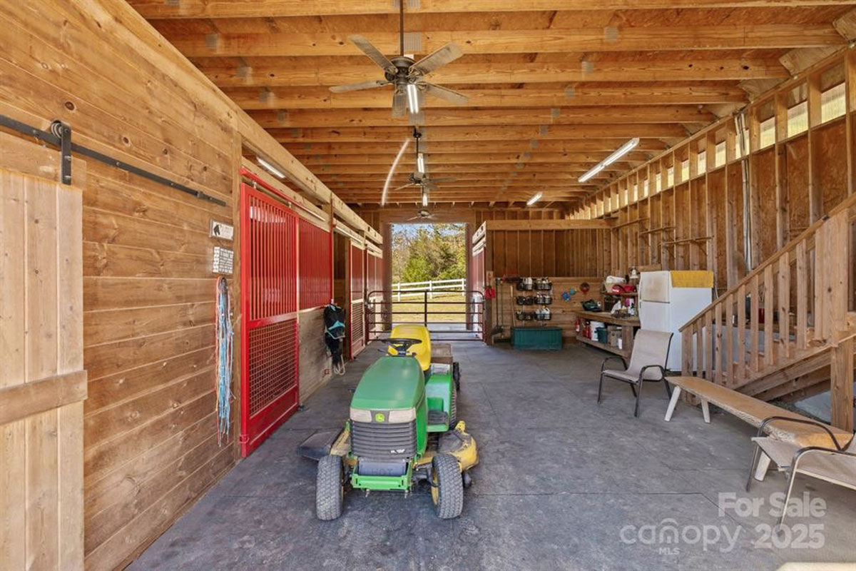 MLS # 4312668 | 8.00 acres | Cabin w/barn and fencing in gated Hearthstone Ridge