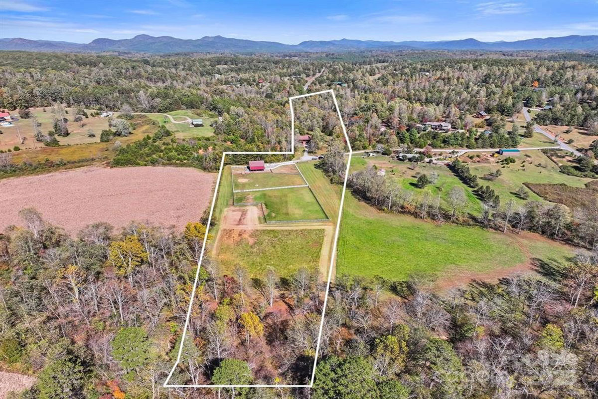 MLS # 4312668 | 8.00 acres | Cabin w/barn and fencing in gated Hearthstone Ridge