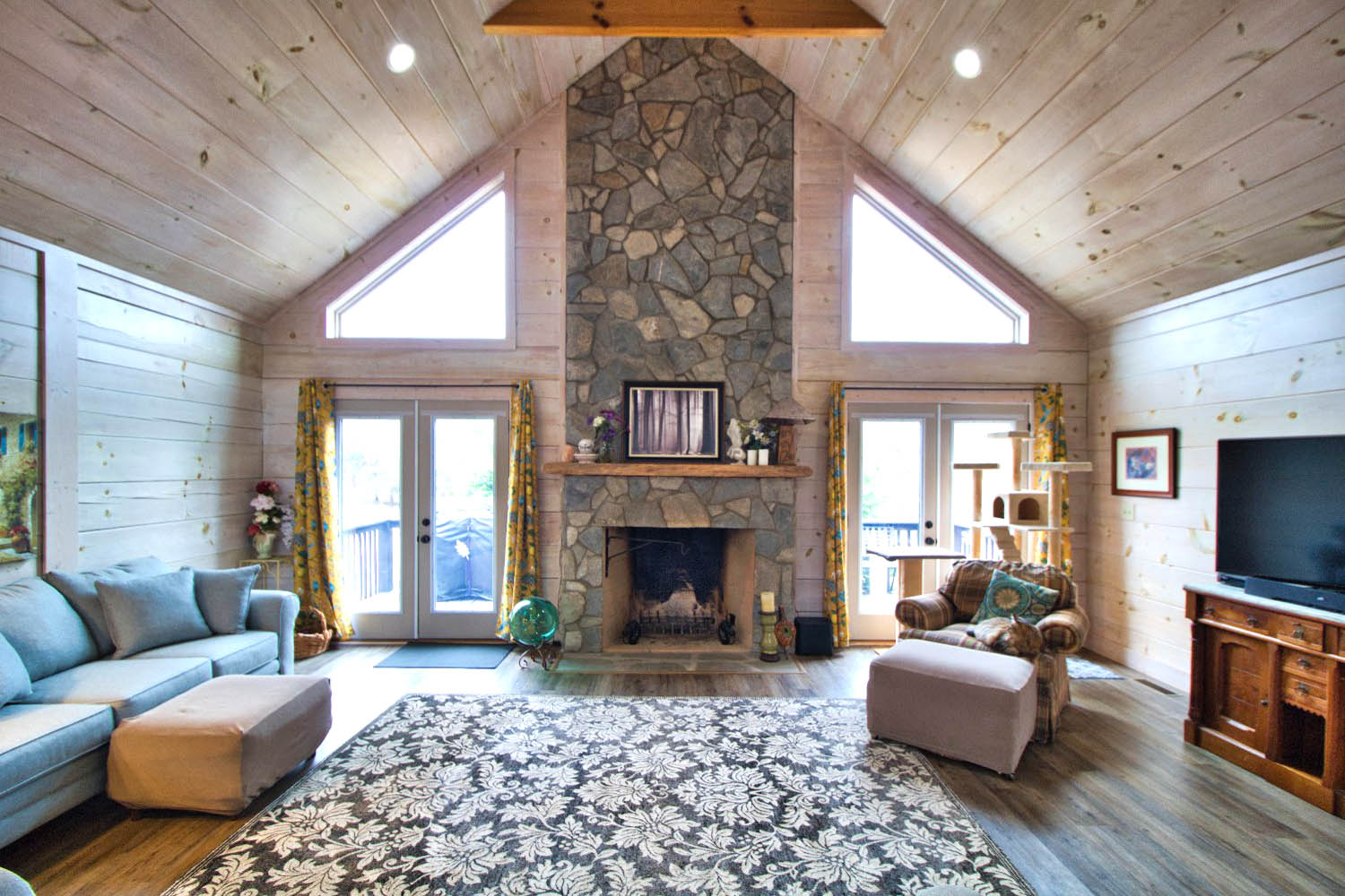 MLS # 4319903 | 2.55 acres | New log cabin w/barn in gated Hearthstone Ridge