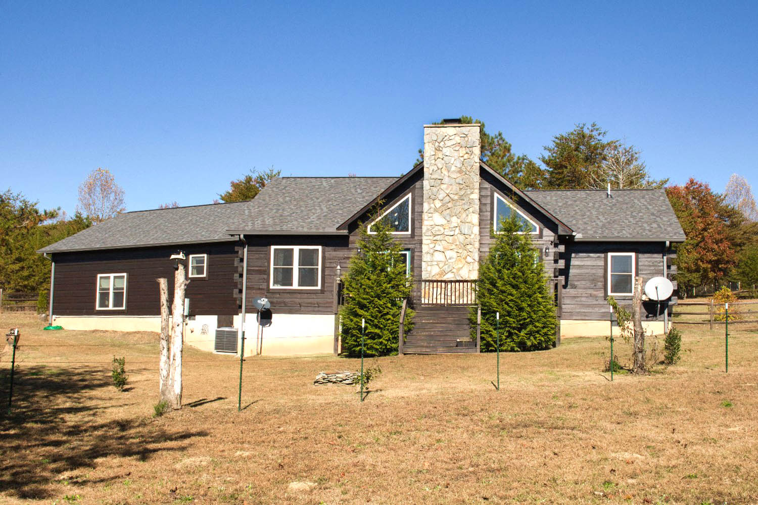 MLS # 4319903 | 2.55 acres | New log cabin w/barn in gated Hearthstone Ridge