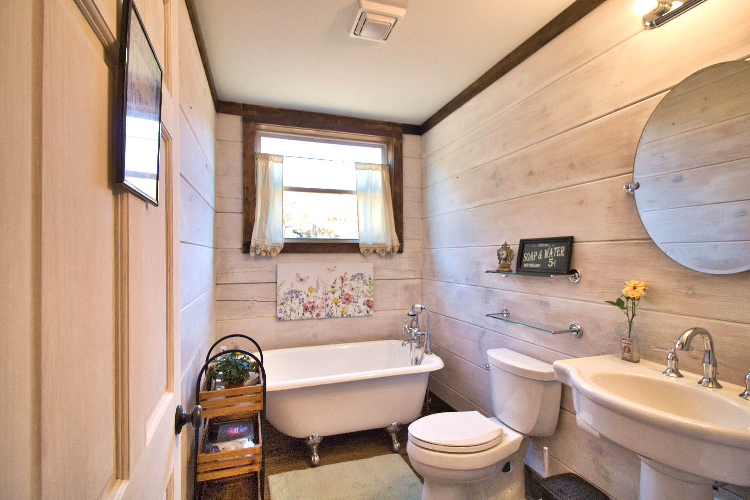 MLS # 4319903 | 2.55 acres | New log cabin w/barn in gated Hearthstone Ridge