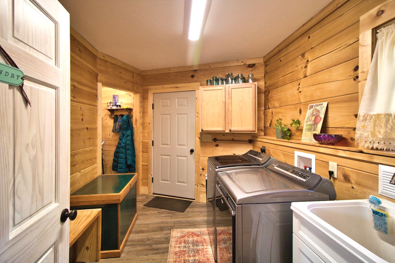 MLS # 4319903 | 2.55 acres | New log cabin w/barn in gated Hearthstone Ridge