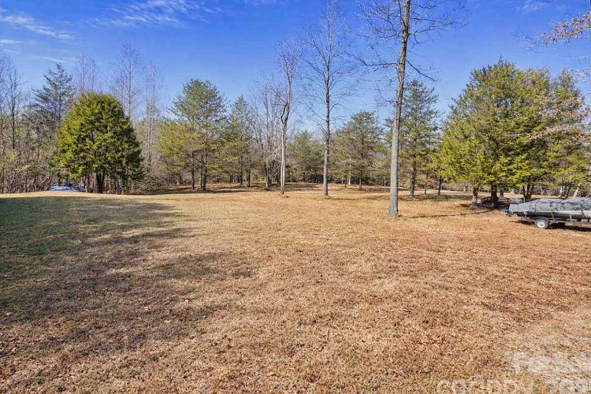 MLS #4333271 | 3.18 acres | Cabin in gated Hearthstone Ridge