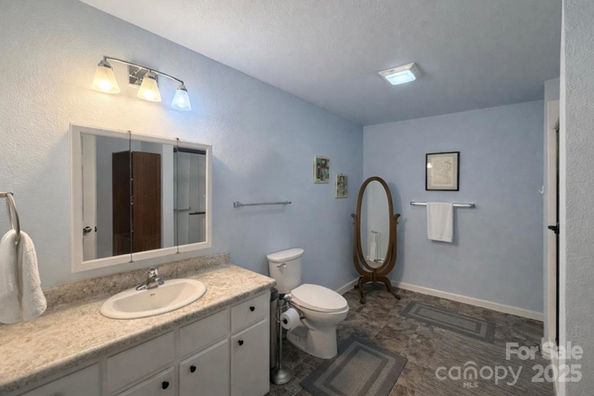 MLS #4333271 | 3.18 acres | Cabin in gated Hearthstone Ridge