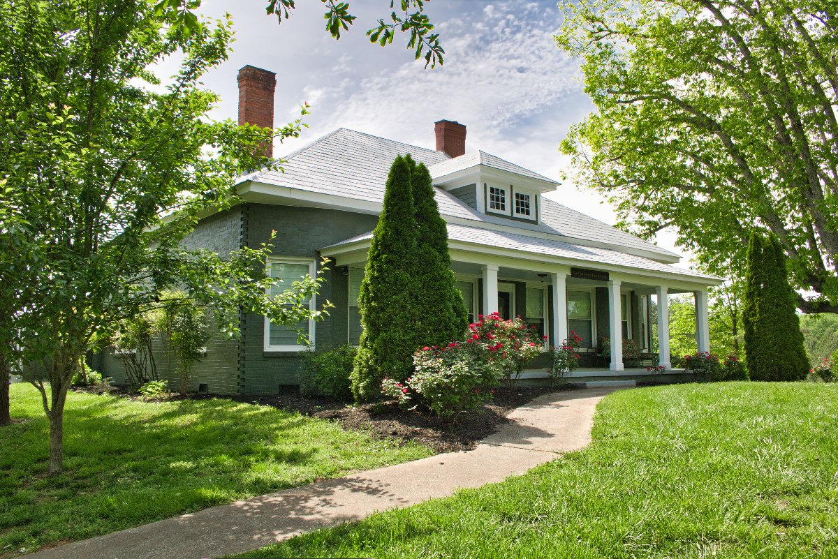 Historic 1916 farmhouse with 7.51 acres in Union Mills, NC